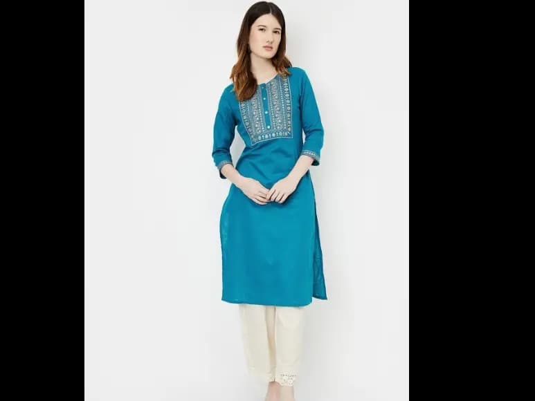 Floral Embroidered Round Neck Regular Sequinned Straight Kurta