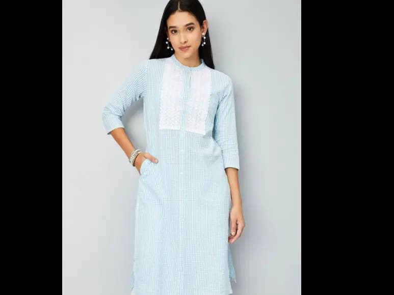 Women Geometric Striped Sequinned Kurta (3)