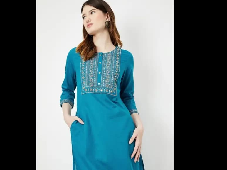 Floral Embroidered Round Neck Regular Sequinned Straight Kurta (4)