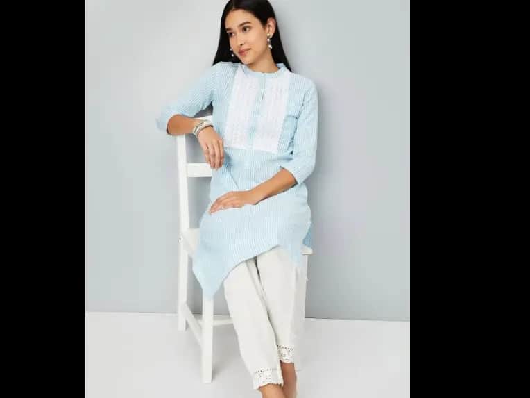 Women Geometric Striped Sequinned Kurta