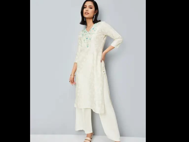 Floral Printed V-Neck Straight Kurta (3)