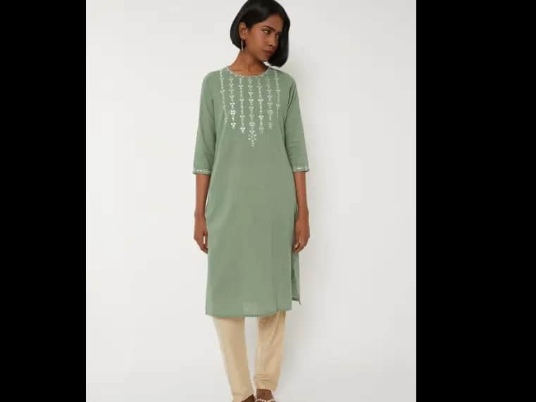 Women Embellished Mirror Work Kurta