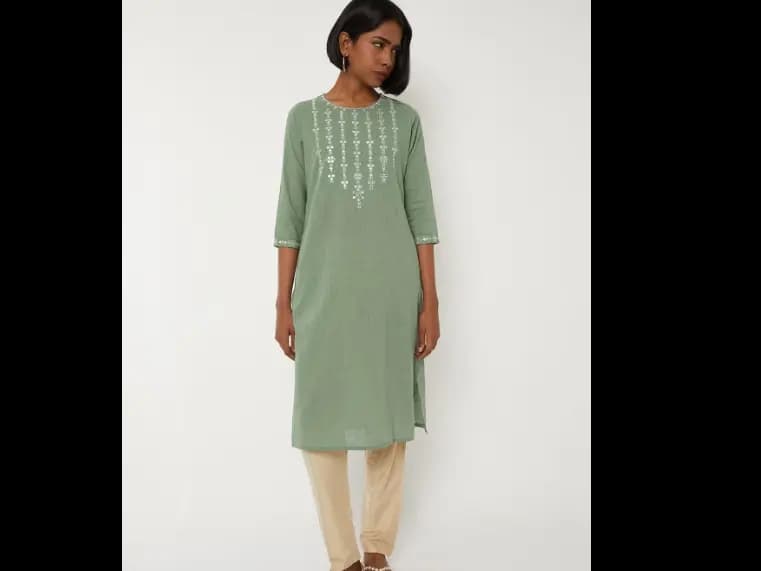Women Embellished Mirror Work Kurta