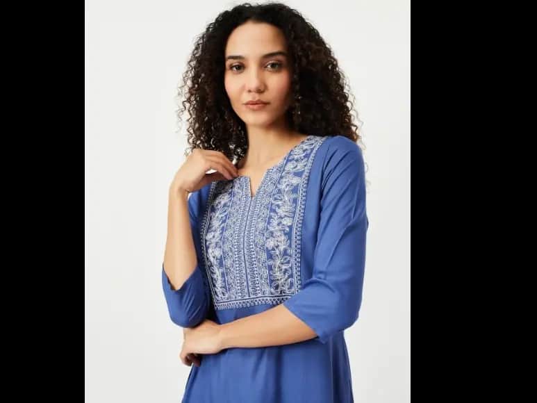 Yoke Design Thread Work Straight Kurta