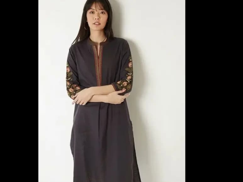 Women Embroidered Kurta (3)